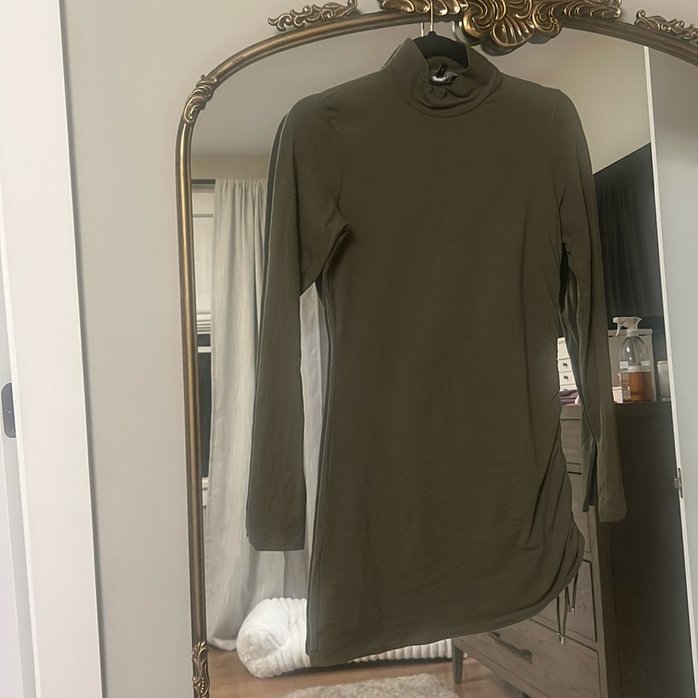 Theory long sleeve rouched side tunic